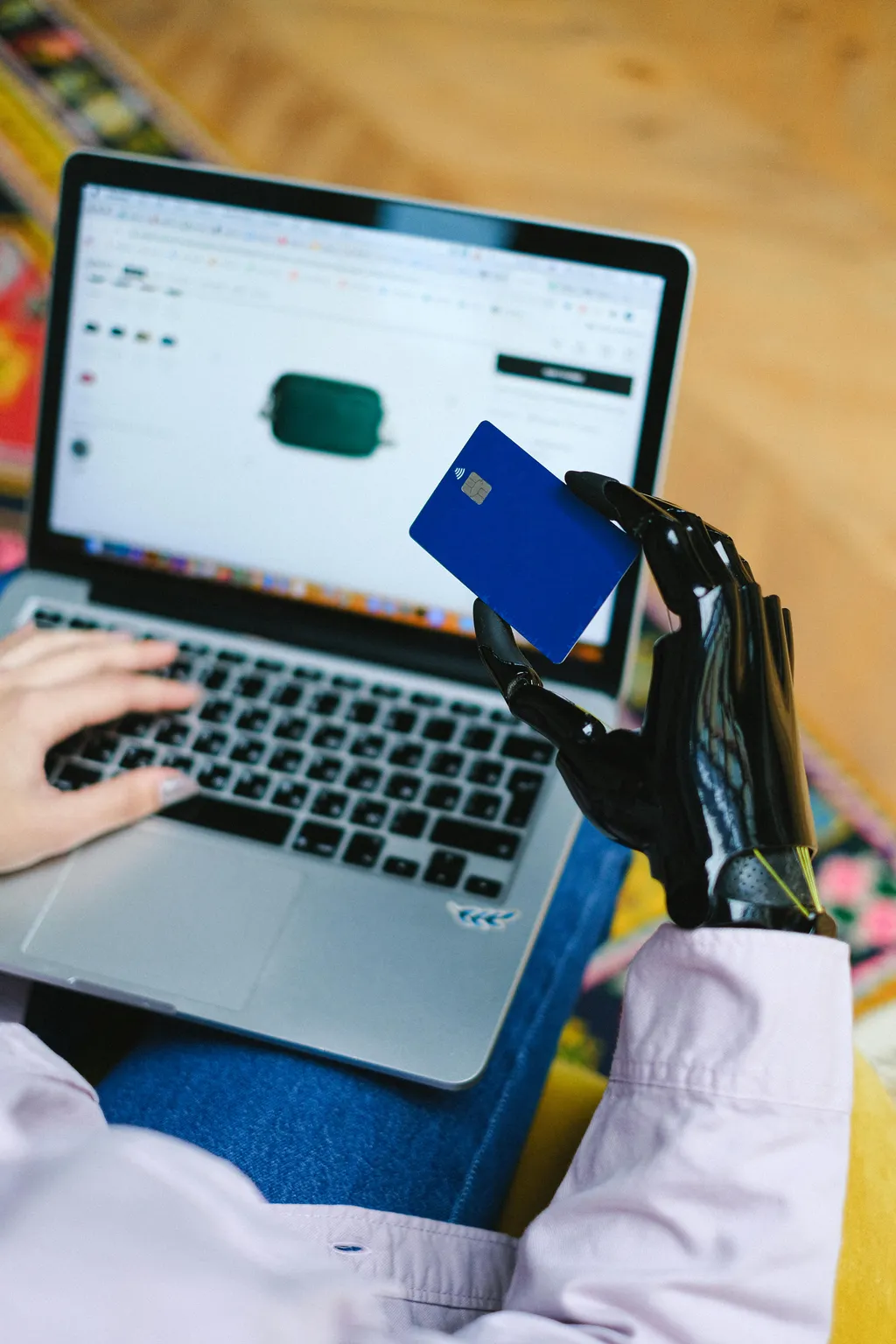 Ein klar strukturierter Laptop-Screen mit einer geöffneten Landingpage, bereit zur Optimierung