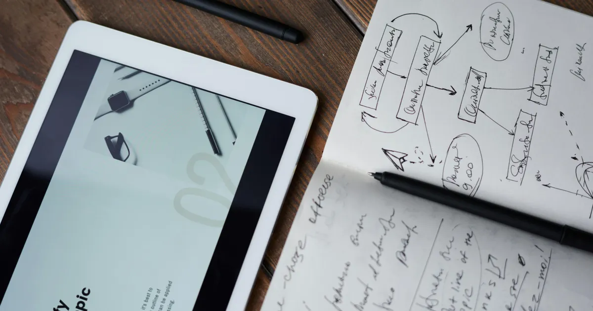 Illustration von Website-Elementen und einem Sales Funnel im Vergleich